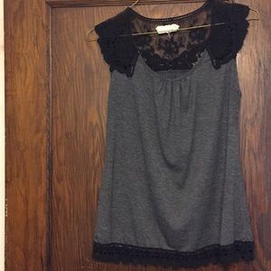 A’Reve Black Gray Lace Top Size Large